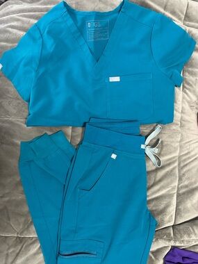 Figs Teal Women's Scrub Top and Jogger Pants